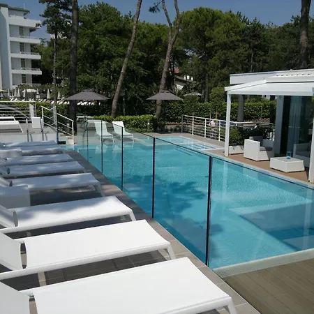 Отель Erica Lignano